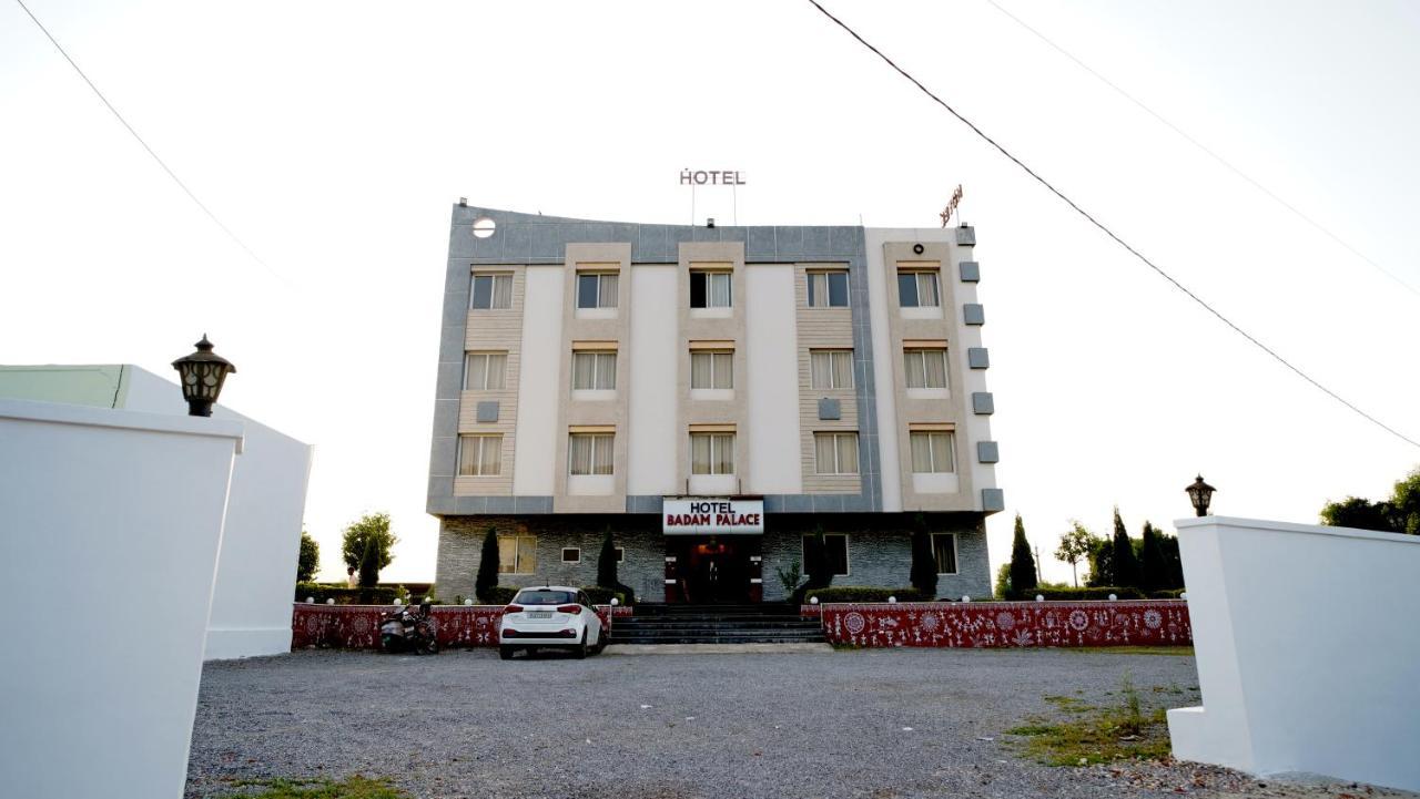 Hotel Badam Palace Udajpur Zewnętrze zdjęcie